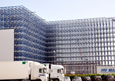 Nuova cella per surgelati, in fase di realizzazione presso lo stabilimento Orogel di Cesena. La movimentazione delle merci all'interno della struttura sarà completamente robotizzata, trattandosi di un ambiente dove le temperature oscilleranno tra -21 e -30 gradi centigradi.