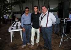 "Nella foto da destra, Gianfranco Paternoster, vicepresidente dell'ASF, Enrico Bulgarelli, vincitore della terza edizione del premio "Biagio Mattatelli" per la migliore tesi di laurea in frutticoltura, Carmelo Mennone, presidente dell'ASF (Associazione per lo Sviluppo della Frutticoltura Biagio Mattatelli)."