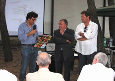 "Al Sig. Giuseppe Colangelo, di S. Ferdinando di Puglia, e' stata assegnate la menzione "Biagio Mattatelli" per la sua brillante attivita' di frutticoltore."