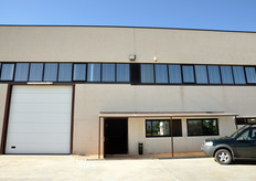 Viva Frutta si e' recentemente dotata anche di uno stabilimento di lavorazione, su una superficie di 3.000 metri quadrati, di cui 1.500 coperti, nel quale sta installando due linee di lavorazione distinte, una per il confezionamento del prodotto tradizionale e l'altra per quello biologico. La struttura e' certificata HACCP e BRC.