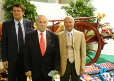 Romeo Lombardi (al centro), l'iniziatore, e i continuatori: da sinistra Renzo Piraccini ed Enzo Treossi.