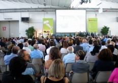 Una parte dei presenti al 50mo di Apofruit.