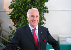 Pino Calcagni (Besana) con il riconoscimento.