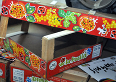 L'artista ha lavorato anche alla realizzazione di decorazioni creative per le cassette di uva da tavola.