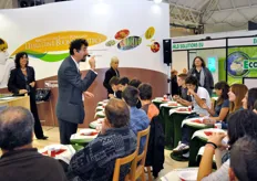 Lezioni di educazione alimentare presso lo stand della Regione Emilia-Romagna.