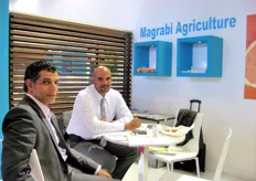 Tarek Bedir (a destra), Marketing Manager dell'azienda egiziana Magrabi Agriculture, a colloquio con Ahmed El Ariny (Industrial Modernisation Centre).