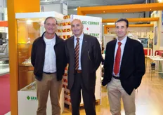 I fratelli Roberto (al centro) e Stefano Graziani (a destra) dell'omonima azienda Graziani, insieme a Domenico Sacchetto di Asprofrut.