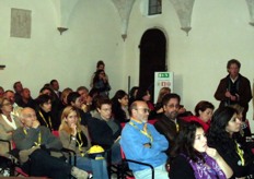 Giornalisti di testate e media in sala.