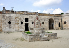 Nell’ottica di valorizzazione del territorio perseguita da Kikau, le attivita' agricole sono strettamente connesse a quelle turistico-rurali e culturali. Varie iniziative si svolgono regolarmente in masserie (in parte gia' restaurate) di proprieta' della Kikau, e proprio per il vigneto di L’Amastuola e' prossimo un ulteriore sviluppo futuro, fatto di una cantina visitabile – inserita tra percorsi di mobilita' sostenibile, a piedi, in bicicletta, a cavallo – e legata alla ricettivita' nelle masserie, nell’ambito dell’asse delle Cento masserie di Crispiano.