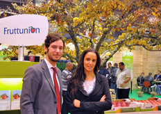 Federico Milanese (MFC) e Valentina Piraccini (ufficio estero Macfrut) in visita a Interpoma 2010.