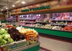 Dodici tra i migliori produttori di mele e pere del ferrarese si sono recati in viaggio studio a Saragoza e, nell'occasione, hanno scattato anche una serie di foto presso il centro commerciale El Corte InglÃ©s. (Le foto ci sono state cortesemente inviate da Antonio Benini)