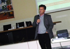 Antonio Ippolito (in foto), dell'Università degli Studi di Bari, ha parlato degli aspetti fitosanitari degli agrumi, soffermandosi in particolare sugli organismi nocivi dell'apparato radicale.