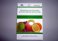 "In occasione della manifestazione di "Pantanello" e' stato distribuito il manuale "Metodi innovativi di gestione dei frutti nella fase di post-raccolta". Il volume, di circa 200 pagine, e' stato pubblicato da: Regione Emilia-Romagna Servizio Sviluppo del Sistema Agroalimentare Assessorato Agricoltura e rientra nel Progetto interregionale "Frutticoltura Post-raccolta". Per la realizzazione del volume sono stati coinvolti diversi esperti provenienti da 12 Regioni: Emilia-Romagna, Piemonte, Veneto, Toscana, Marche, Molise, Lazio, Campania, Puglia, Basilicata, Calabria e Sicilia."