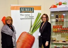Tiziana Tarola e Maria Teresa Lima, presso lo stand dell'abruzzese Aureli, specialista in carote e trasformati di carota.