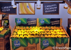 Lo stand Chiquita visto dall'interno risulta allestito con cura e in modo accattivante.