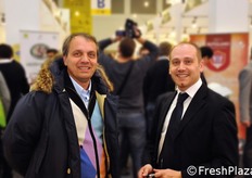 Gaetano Dello Iacono (Xilopack, a destra), insieme ad un cliente.