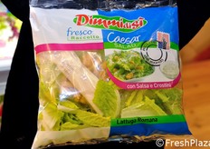 "Tra le novita' introdotte dal brand Dimmidisi' per l'anno 2011, anche una serie di prodotti che vanno sotto la denominazione "Ricette dal Mondo". Qui, la Caesar Salad, un must della cucina statunitense che deve pero' le sue origini allo chef italiano Cesare Cardini, emigrato negli Stati Uniti dopo la prima guerra mondiale e vissuto a San Diego."