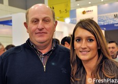 Ruggero Fortunato, produttore del comprensorio del Limone di Rocca Imperiale, insieme a Edwige Remy (Escande).