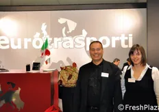 Luca Ullrich e Sara Buzzi presso lo stand Eurotrasporti, nel quale erano presenti anche il titolare Vittorino Mesaroli e il direttore marketing Emanuele Tomasi.
