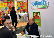 Giuseppe Maldini, presidente di Orogel Fresco, a colloquio presso il suo stand a Piazza Italia.