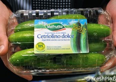Cetriolino dolce in formato snack a marchio Valfrutta Fresco. Si tratta di un prodotto altamente digeribile, per il quale e' previsto a breve un test commerciale presso la GDO. Le confezioni sono da 300-400 grammi.