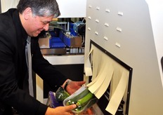 Una dimostrazione in diretta della macchina imballatrice.