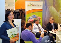 Anna Evangelista, in rappresentanza dello stand dell'azienda Pignataro, all'interno del quale e' presente il titolare.