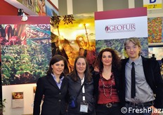 Foto di gruppo presso lo stand Geofur, specialista in radicchio, all'interno del padiglione della Regione Veneto. Da sinistra: Micaela Bernardinello, Rossella Gigli, Cristiana Furiani e Dario Azzolini.