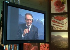 "Renzo Angelini ha illustrato anche la nuova iniziativa Bayer CropScience, Magis, per ora dedicata al settore Uva da Vino, ma potenzialmente estendibile ad altre colture. Torna di nuovo il concetto di "fare sistema" e creare valore."