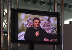 Faedi ha spiegato come esistano attualmente nel mondo programmi di miglioramento genetico, pubblici e privati: 35 i paesi coinvolti, 110 i progetti di ricerca e 463 le varieta' di fragola.