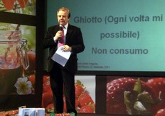 "Daniele Tirelli dell’Università IULM di Milano, e' intervenuto sulla conoscenza del "prodotto fragola" da parte del consumatore: il 76 per cento degli intervistati considera la stagione della fragola la tarda primavera e ignora che sia prodotta per 12 mesi all’anno; il 71 per cento predilige un frutto dolce, ma ignora il significato dei gradi Brix; in pochi (7 per cento) preferiscono la fragola croccante rispetto a coloro (39 per cento) che scelgono il frutto tenero e succoso. Gli intervistati vorrebbero trovare il frutto nel canale Horeca (49% nei ristoranti e 24% nei bar) mentre si conferma la scarsa conoscenza dei nomi delle singole varieta'."