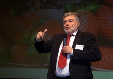 I lavori sono stati chiusi da Roberto Piazza, Fedagromercati-ACMO di Bologna, il quale ritiene che basterebbe applicare il nome delle varieta' sui differenti packaging per garantire maggior distinguibilita', ma che nella pratica non si sappia - o piuttosto non si voglia! - distinguerli.