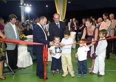 Il momento del taglio del nastro inaugurale. Al centro della foto, il presidente Salvatore Scarcella. Secondo sulla sinistra, Gaetano Bellantoni; prima sulla destra, Concita Lombardo.