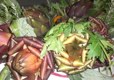 Gruppo T18 di Torino ha voluto e organizzato una serata didattica nel nome del carciofo. L’iniziativa, in collaborazione con il Grand Hotel Sitea e Slow Food Torino Città, ha inteso presentare a un pubblico di consumatori e curiosi le peculiarità di un prodotto inconfondibile e pieno di personalità.