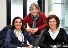 A fine marzo 2011, FreshPlaza si è recata in visita presso la società agricola cooperativa Geofur, specialista in produzione e commercializzazione di radicchio per 12 mesi l'anno. Nella foto, da sinistra: Cristiana Furiani (responsabile commerciale), suo marito Dario Azzolini e la collega Micaela Bernardinello.