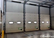 Attracchi per il carico della merce in uscita.