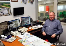 Il fondatore dell'azienda, Cav. Rodolfo Furiani, nel suo ufficio.