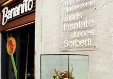 "La ditta McGarlet, da anni specializzata nel commercio di frutta esotica, ha avviato il progetto "Bananito", con l'apertura di due originali punti vendita in provincia di Bergamo e Brescia."