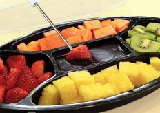 Pezzetti di frutta da gustare con cioccolato liquido.