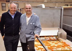 Massimo Pavan insieme al responsabile del magazzino, Rosario Alecci.