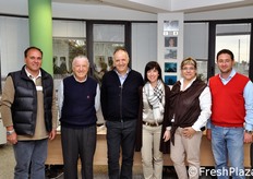 Un saluto a tutti i lettori di FreshPlaza dall'affiatato staff dell'azienda! Da sinistra a destra: Giovanni Assenza, Ennio Pavan, Massimo Pavan, sua moglie Cristina Voltolina, Lisa Assenza e Giuseppe Gradanti.