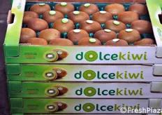 In questo stabilimento viene confezionata anche la linea premium di kiwi DolceKiwi, una delle referenze della gamma DolceFrutta della AOP Armonia, caratterizzata da un profilo gustativo superiore allo standard. Nella gamma rientrano gia' diverse referenze (fragole, clementine, pesche, e altro).