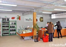 Presso lo stabilimento di Pula (CA), la cooperativa Santa Margherita possiede, gia' da una decina d'anni, un punto vendita aperto al pubblico.