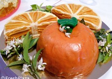 Una vera delizia per gli occhi e per il palato: ecco la torta Qas'at di Anna Maria Amari di Ribera, che e' stata incoronata la vincitrice del concorso Dolce Arancia.
