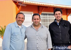 "Un saluto ai lettori di FreshPlaza da Rosario Privitera, Giuseppe "Peppe" Ottone e Salvatore Cascino."