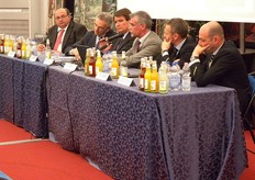 "Almaverde Bio, il marchio leader del biologico in Italia, ha presentato in data 6 maggio 2011 la sua nuova iniziativa a Mirabilandia, il Parco Divertimenti piu' grande d’Italia: l'apertura del punto vendita "Frutteria", dove i visitatori del parco giochi potranno pranzare o fare un veloce spuntino con la frutta fresca biologica."