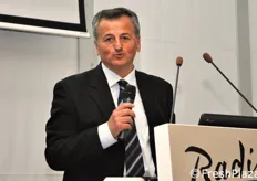 Paolo Pratella, amministratore delegato di International Paper, ha effettuato una dettagliata disamina sulla sostenibilita' dell'industria della carta e del cartone. Per quanto riguarda l'Italia, il business delle confezioni per ortofrutta pesa per un 30% nelle attivita' di International Paper.