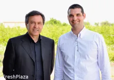 Un saluto a tutti i lettori di FreshPlaza da Salvatore Tortomasi (a sinistra, titolare dell'impresa) e Sandro Rapisarda (a destra, ufficio amministrazione).
