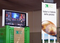 L'iniziativa editoriale ha riscosso un grande successo sin dal suo esordio, poiche' coinvolge e mette in rete gli esperti dei campi della ricerca, della produzione e della commercializzazione ed e' destinata in primo luogo ai consumatori, ma anche al mondo della scuola, della divulgazione e agli operatori e ricercatori del settore.