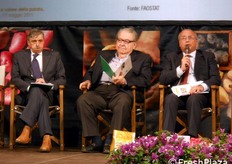 Infine, gli autori Nicola Calabrese (a destra), CNR di Bari, Pasquale Lombardi (a sinistra), Universita' di Napoli e Paolo Villoresi De Loche (al centro), giornalista e presidente Italian Cooking forum di New York.